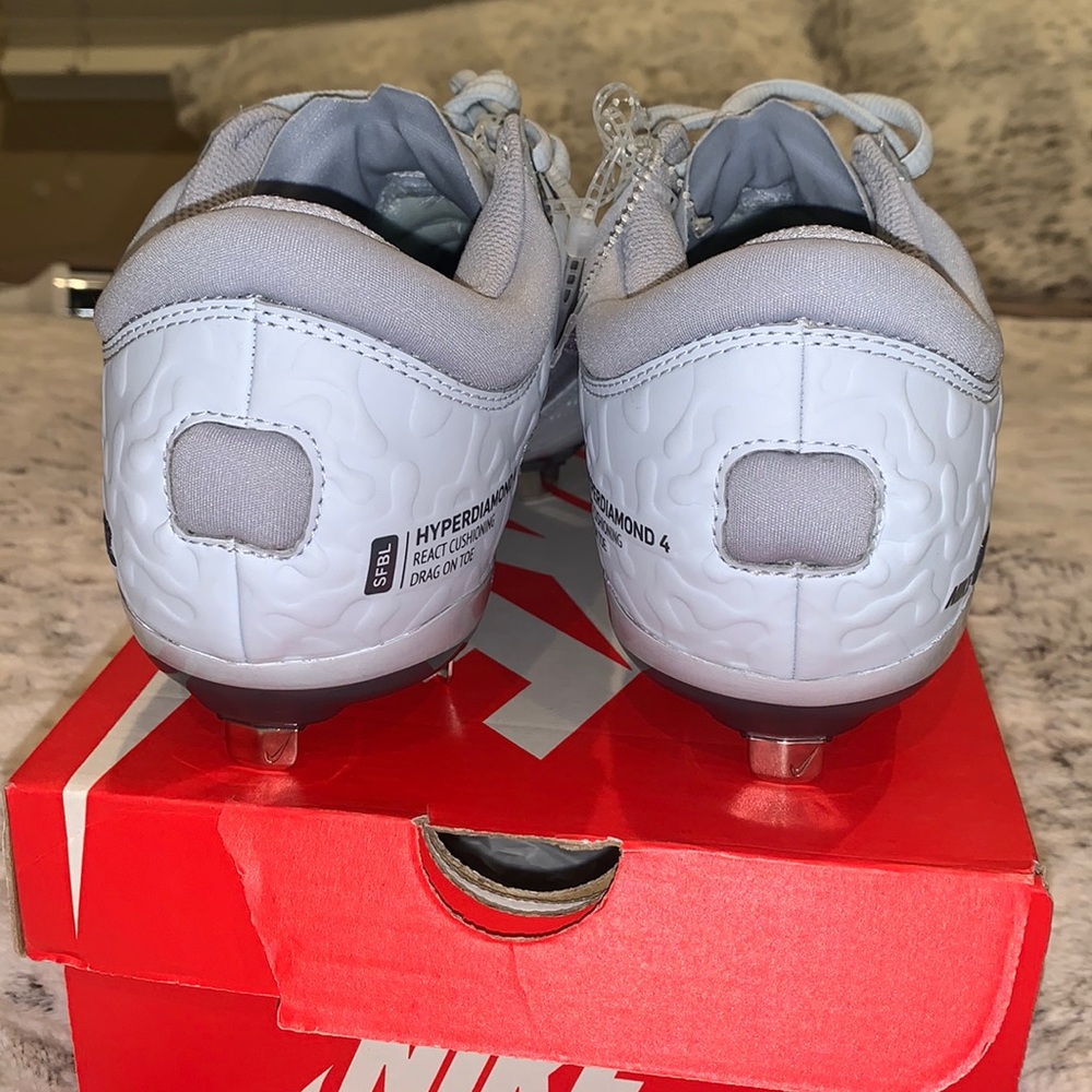 Nike Hyperdiamond 4 Elite “Pure Platinum/Wolf Grey"  Women's Softball Cleat